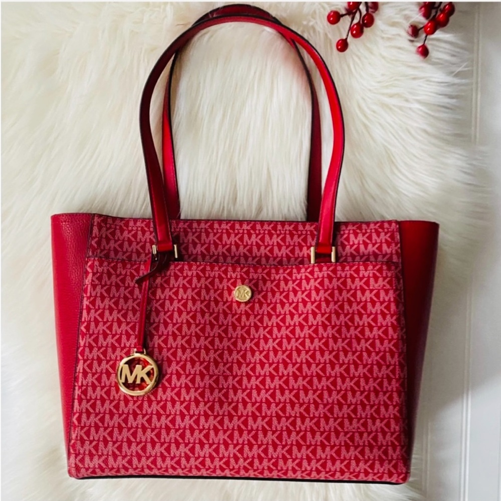 Gorgeous Red Monogram Shoulder bag